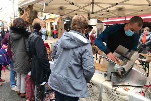 Samedi 16 janvier, les producteurs des vallées sinistrées ont pu bénéficier d'un emplacement gratuit au marché de Cagnes-sur-Mer.