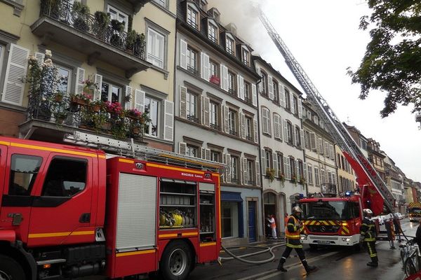 7 véhicules et 26 sapeurs-pompiers sont engagés.