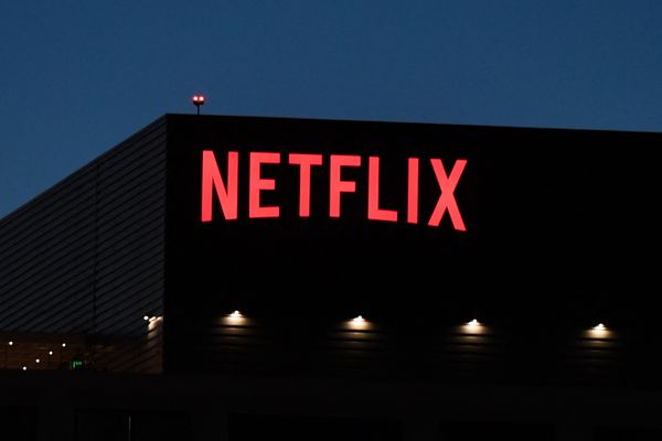 Les locaux de Netflix France situés dans le 9e arrondissement de Paris, ont été perquisitionnés par des policiers spécialisés.