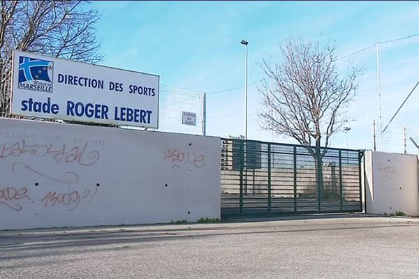 En l'absence d'un stade homologué, la rencontre aura lieu dans un stade de 150 places.