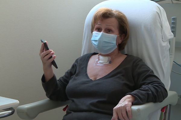 Lucienne Baldeck, 66 ans, ex malade du coronavirus est rentrée chez elle à Mulhouse après un mois de soins intensifs à la clinique d'Occitanie à Toulouse