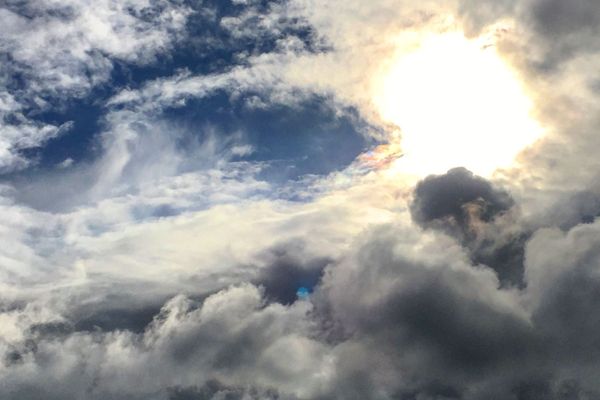 " La vie, ce n'est pas d'attendre que l'orage passe. C'est d'apprendre à danser sous la pluie." Sénèque