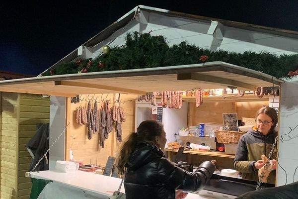 Le marché de Noël a rouvert ses portes peu avant 20 heures, après les contrôles effectués par les démineurs.