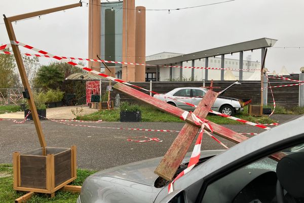 Le Mille Club de Bernolsheim. Image au lendemain du drame qui a vu la mort d'un jeune homme de 21 ans, après avoir reçu un coup de couteau au thorax, au milieu d'une mise en scène réalisé pour une soirée Halloween.