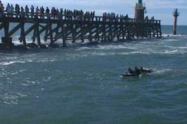 Les trois jeunes femmes ont été accueillies à Capbreton après avoir ramé 5 jours depuis Lorient dans des conditions de mer difficiles.