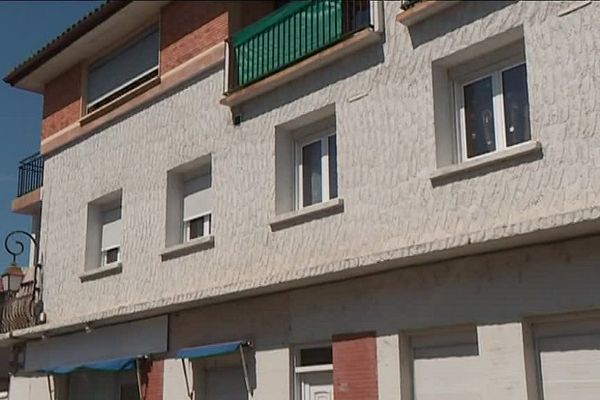 Le corps sans vie de l'adolescente a été retrouvé dans un appartement de ce petit immeuble, situé à Beauzelle, en Haute-Garonne. 