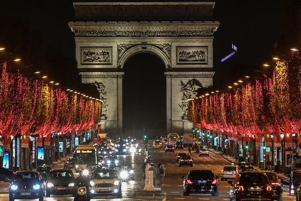 Un plan de sécurisation renforcé est mis en place par les autorités sur l’avenue des Champs-Elysées dès ce jeudi 18 novembre au soir. 