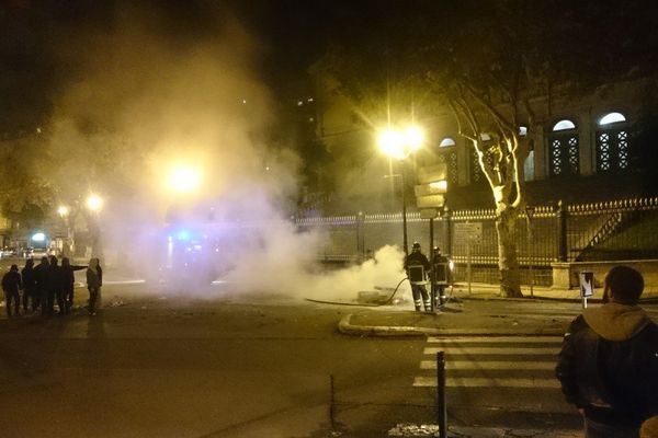 14/01/15 - De brefs incidents ont suivi devant le tribunal de Bastia la mise en examen de deux lycéens