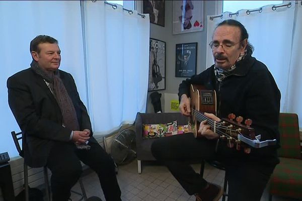 Jacques Perrotte et Nicolas Peyrac au Carrefour socio-culturel de Mondeville, mardi 30 janvier 2018.