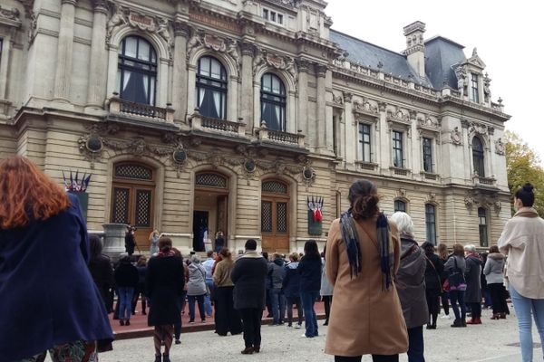 Hommage à Samuel Paty devant la préfecture du Rhône