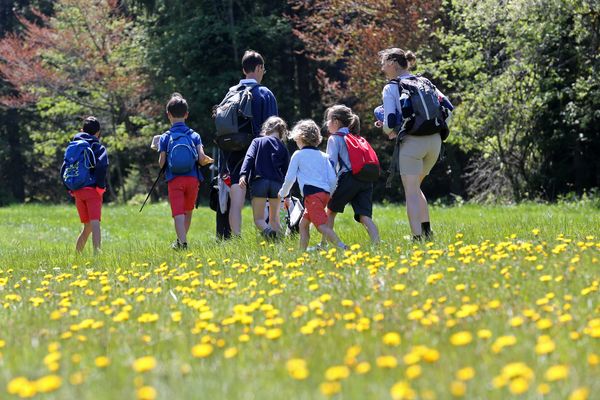 Les premiers bénéficiaires du Pass Colo pourront partir en vacances dès cet été.