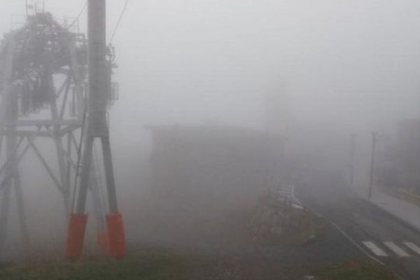 Pas de neige mais du brouillard à l'Alpe d'Huez ce 2 novembre