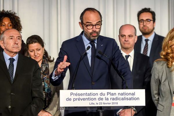 De gauche à droite, les ministres Laura Flessel (Jeunesse), Gérard Collomb (Intérieur), Agnès Buzyn (Santé), le Premier ministre Édouard Philippe, les ministres Jean-Michel Blanquer (Education), Mounir Mahjoubi (Numérique) et Nicole Belloubet (Justice)