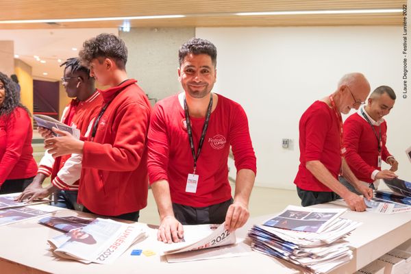 Comme depuis onze ans, le festival Lumière et la région Auvergne-Rhône-Alpes forment des bénévoles réfugiés pour leur permettre de se rapprocher de l’emploi.