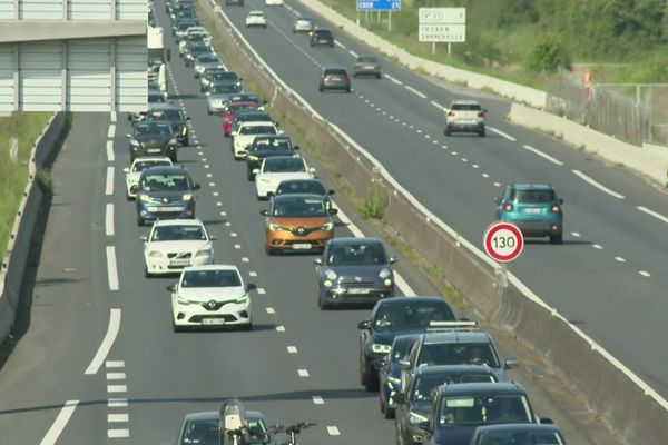 Trafic dense ce dimanche 12 mai sur l'A13 au niveau du péage de Dozulé (Calvados)