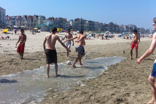 Sur la plage de Malo-les-Bains. 