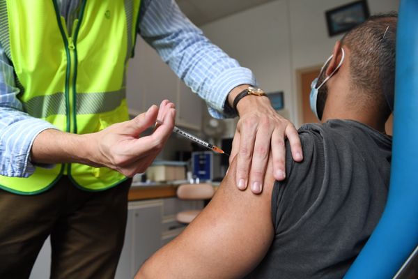 Selon les signataires d'une tribune, les créneaux de vaccination contre la variole du singe sont insuffisants.