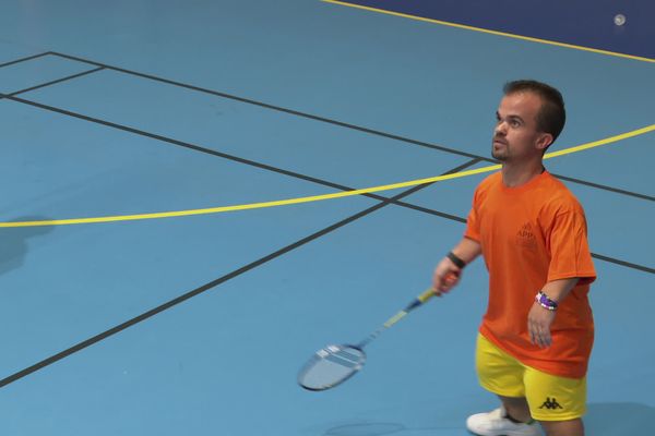 Cet événement était l'occasion pour des personnes de petite taille de tester des sports comme le badmington ou le basket, à Toreilles près de Perpignan.