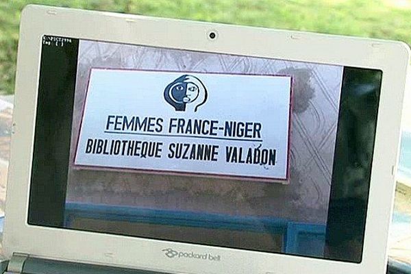 La façade de la bibliothèque de Manésora au Niger, aidée par l'association "Femmes France-Niger"