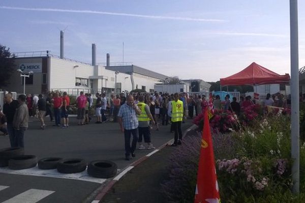 Plus aucun camion ne peut rentrer ou sortir du site Schering Plough ce vendredi matin 