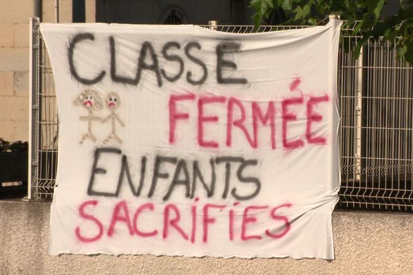 Une classe de maternelle doit fermer à Roulans dans le Doubs.