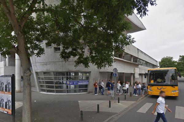 La cause du décès est en cours de diagnostic.