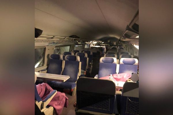 Les passagers du TGV ont du dormir dans le train.