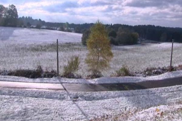 A Neuvic, en Corrèze, la neige s'étalait à perte de vue ce matin.