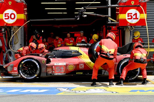 La Ferrari AF Corse n°51 pilotée par James Calado – Antonio Giovinazzi – Alessandro Pier Guidi 24 h du Mans en 2023. La compétition automobile d'endurance fêtait alors son centenaire .