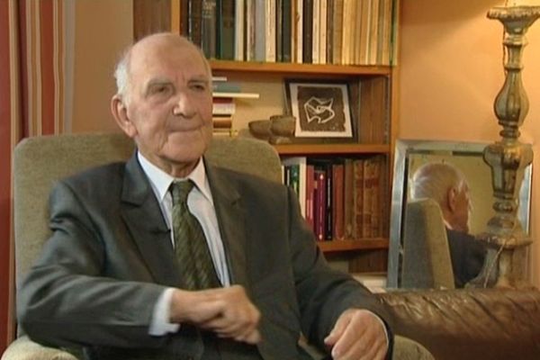 Stéphane Hessel, diplomate, ambassadeur, résistant, écrivain et militant politique Français.