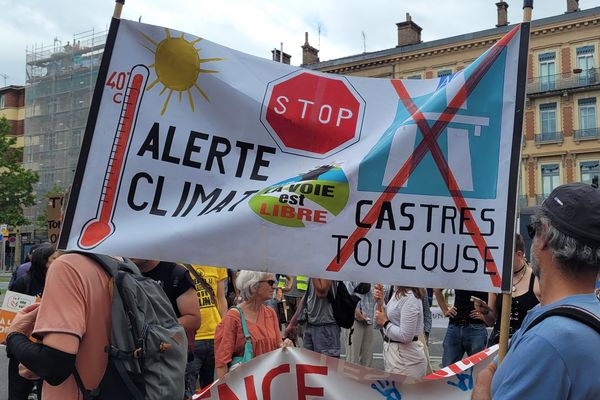 Manifestation du collectif LVEL le 25 juin 2022 contre le projet d'autoroute A69 Castres-Toulouse.