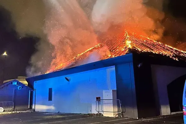 Le toit de la discothèque le Copabana à Beaune (Côte-d'Or) a été détruit par les flammes le jeudi 19 décembre 2024