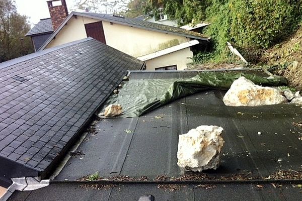 Ce bloc de 2 tonnes est tombé sur la toiture d'une maison à Gonfreville l'Orcher.