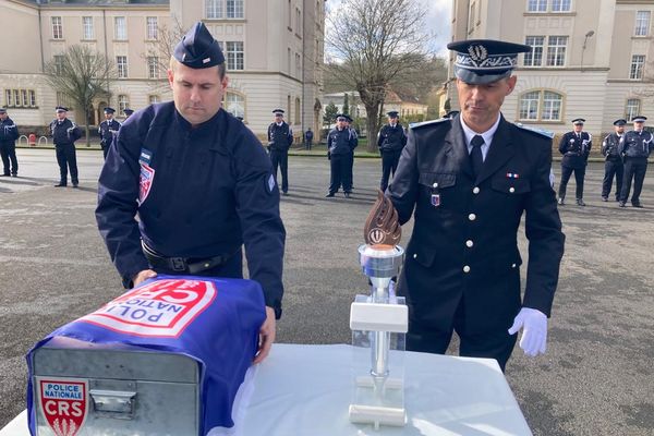 La flamme réalisée par  dix apprentis du pôle de formation de l’Union des industries et des métiers de la métallurgie de Yutz.