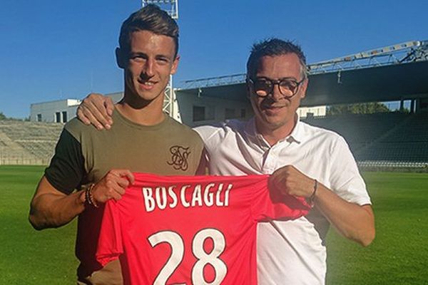 Olivier Boscagli (OGC Nice) rejoint le Nîmes olympique.