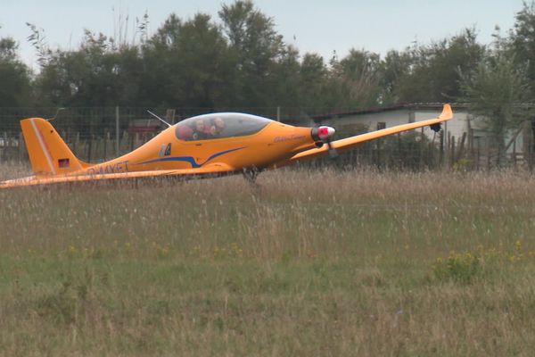 L'Elektra Trainer : ce prototype de planeur électrique venu d'Allemagne qui attise la curiosité des passionnés à Candillargues. Lundi 25 novembre 2024.