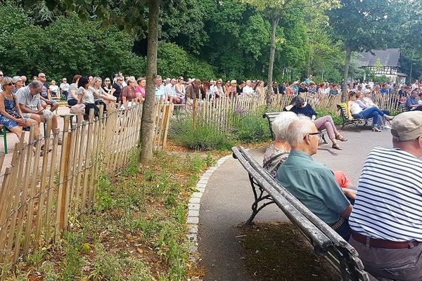 Un public nombreux et attentif.