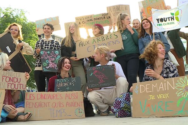 Les manifestants pour le climat se sont retrouvés ce vendredi à Pau