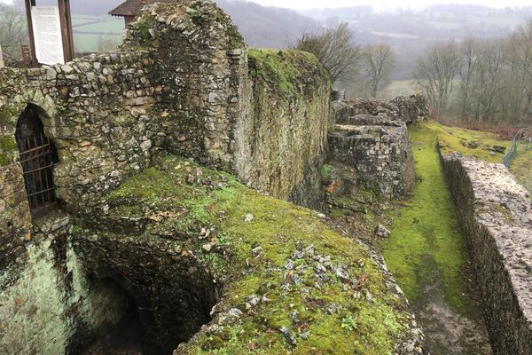 Domfront-en-Poiraie (Orne), cité médiévale de Normandie, sera le décor du prochain roman d'Arnaud Delalande.