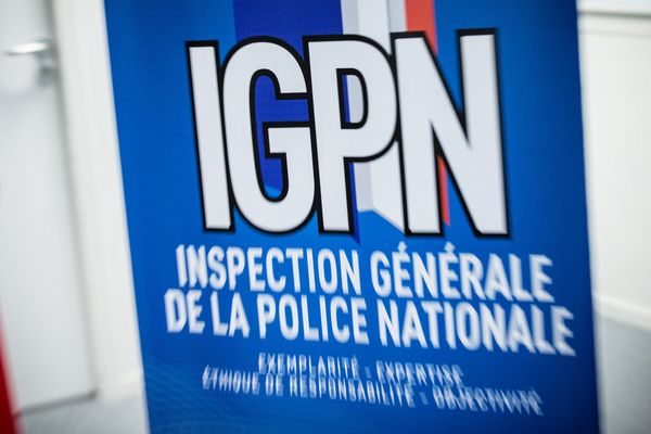 Une enquête a été ouverte après la plainte d'une femme enceinte de deux mois ayant fait une fausse couche après une garde à vue à Paris.