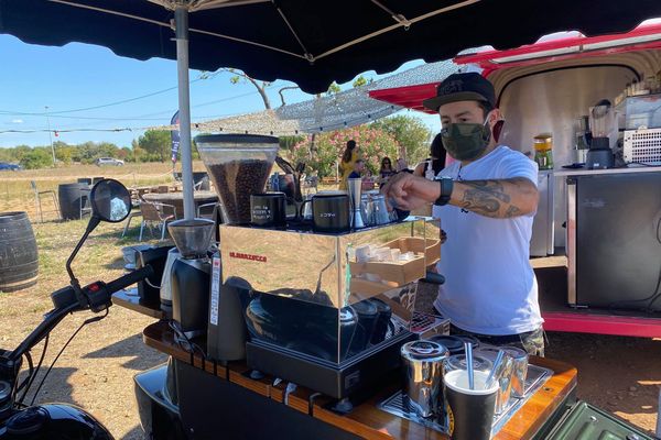 Herault Il Sillonne Les Routes De L Herault Avec Son Side Car Pour Vendre Son Cafe