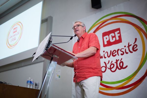 Pierre Laurent, à la tribune de l'université d'été du Parti communiste français, le 27 août 2016 à Angers.