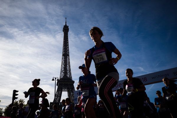 Les coureuses se sont élancées de la Tour Eiffel