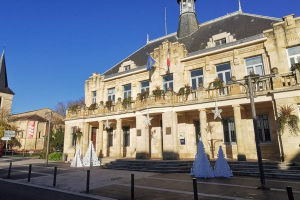 La mairie de Saint-Médard-en-Jalles.