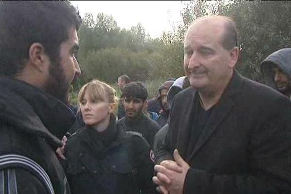 Dialogue entre un migrant et le maire de Téteghem au lendemain des échauffourées.