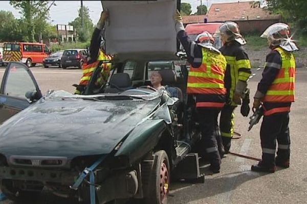 A Saint-Vit, les pompiers volontaires apprennent à intervenir sur les accident de la route