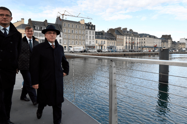 Bernard Cazeneuve est ce matin pour la première fois en visite à Cherbourg en tant que Premier ministre