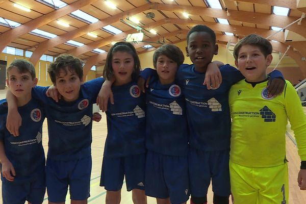 Les jeunes de l'UF Mâcon à l'entraînement samedi 17 décembre, tous derrière "Grizou"