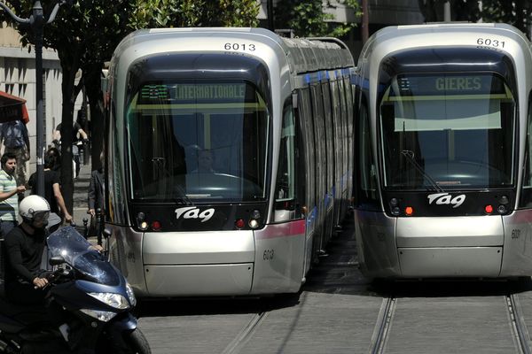 En raison du pic de pollution, les transports en commun restent gratuits dans la métropole grenobloise. Photo d'archives.