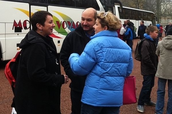 Trois cars ont quitté Dijon pour rejoindre Lyon où se déroule une manifestation contre le mariage gay et l'adoption par les couples homosexuels.